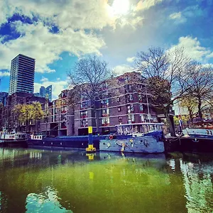 https://houseboat-holiday-apartments-rotterdam.utrechthotels.net